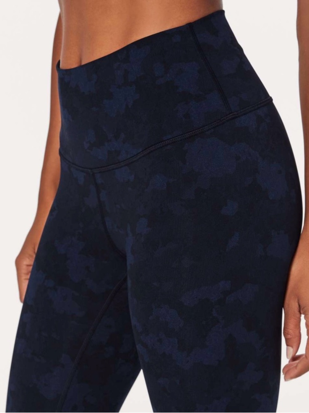 Lululemon Navy Camo Capri Leggings size 6
